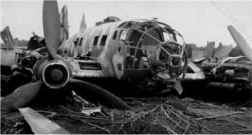 Vyhořelý vrak He-111